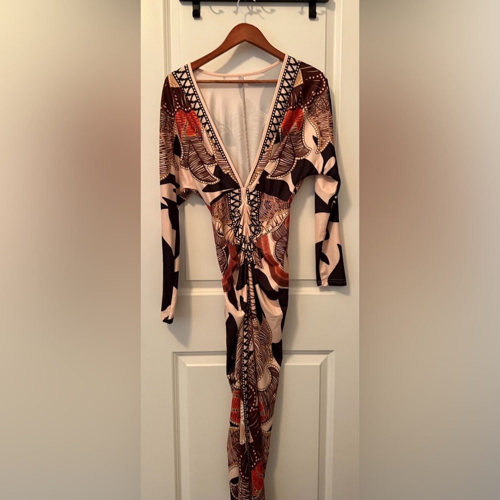 V-Neck Patterned Dress - Picture 6 of 7